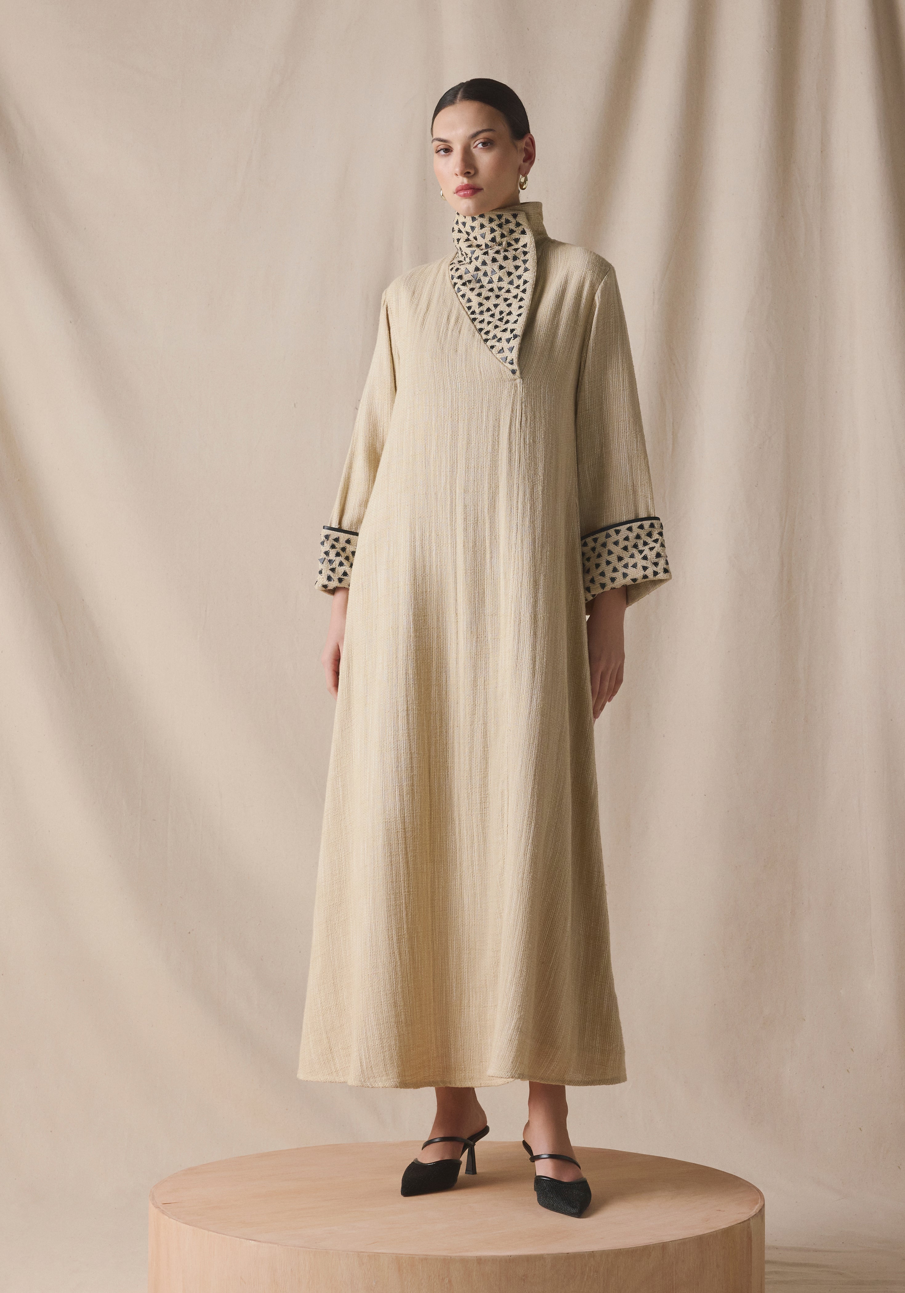 High collar Kaftan in black leather details