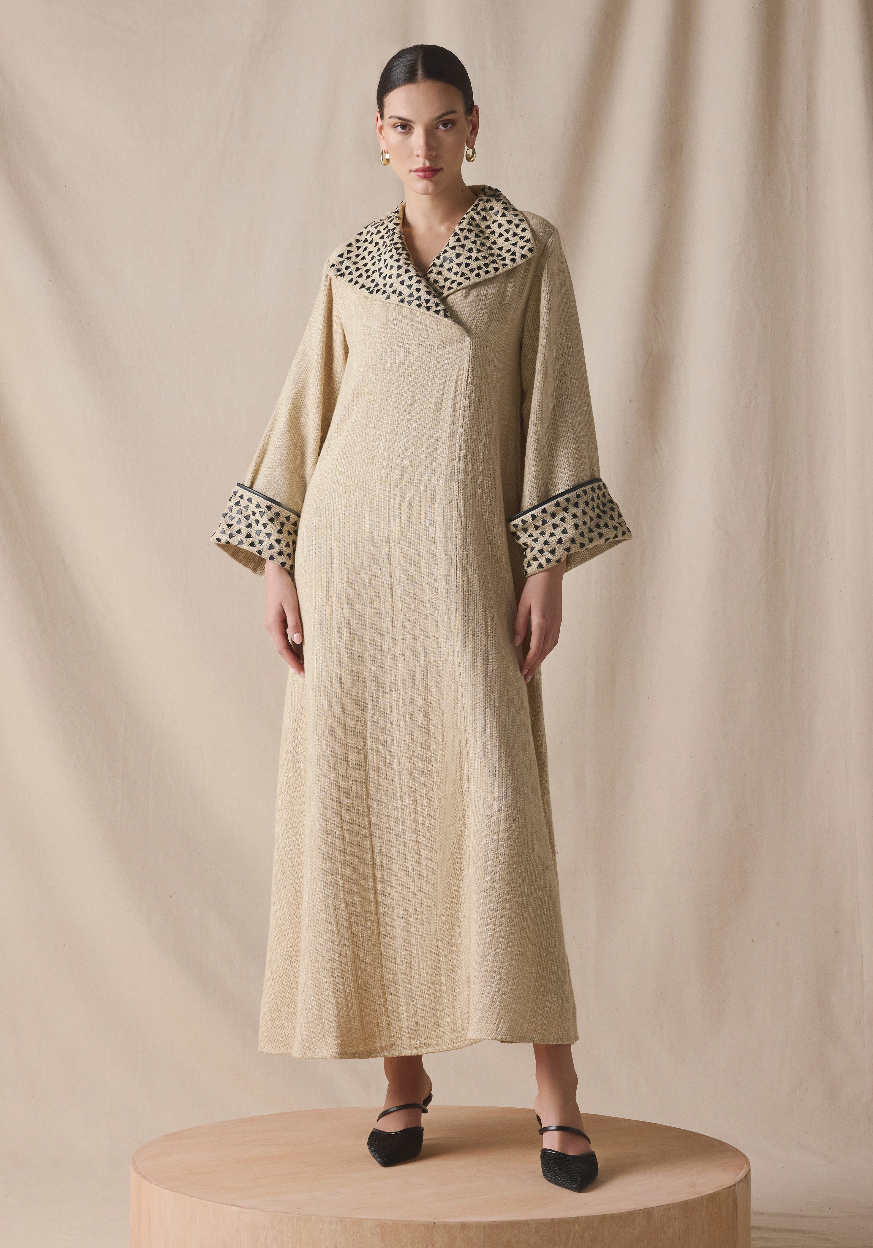 High collar Kaftan in black leather details