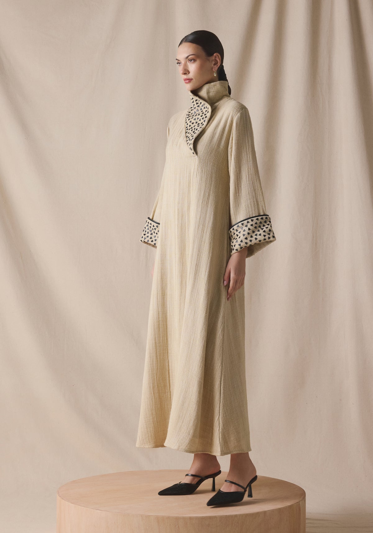 High collar Kaftan in black leather details