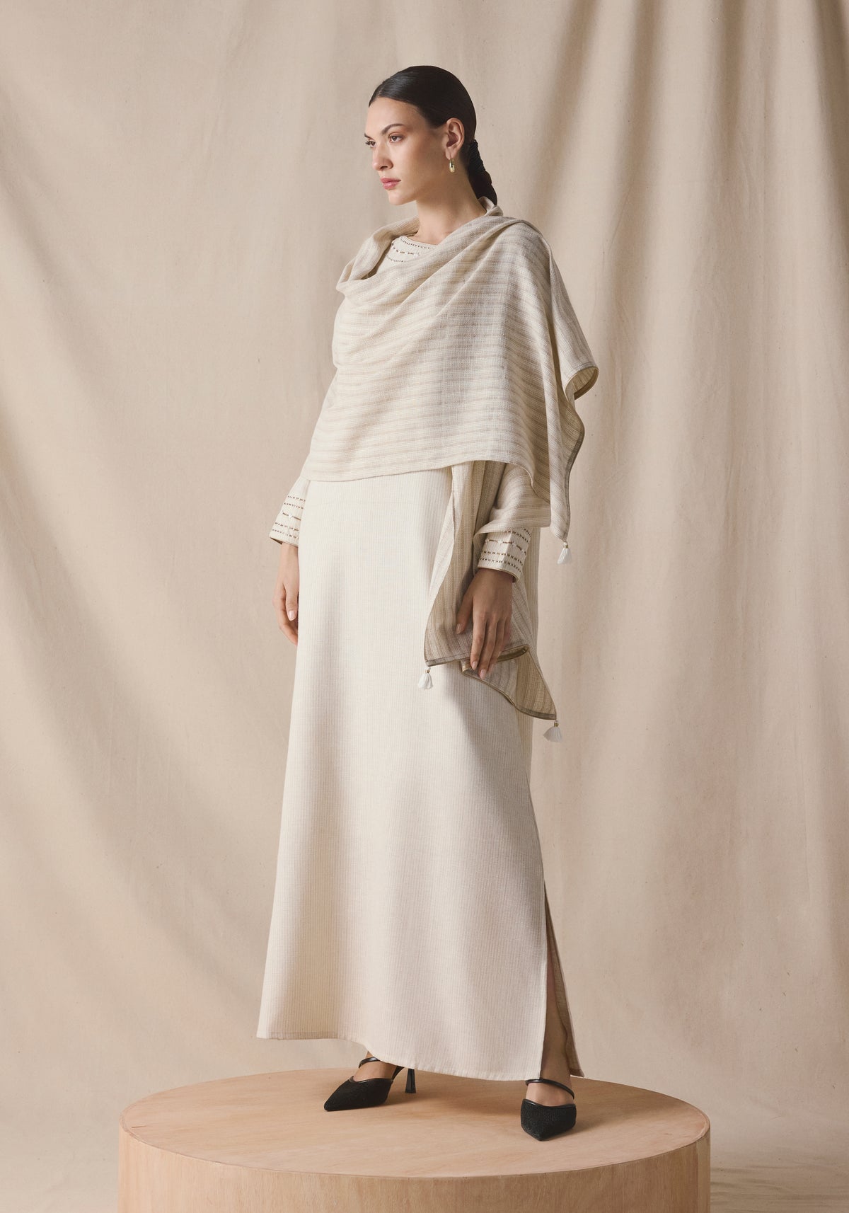 Stone white Kaftan with Shawl